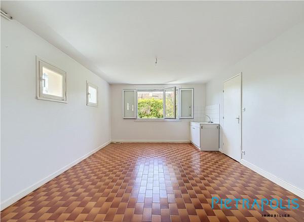 EXCLUSIVITÉ PIETRAPOLIS – MEYZIEU (69330) – Maison type FAVIER 130 m² – 5 chambres – Fort potentiel avec studio indépendant / Airbnb – Terrain piscinable de 695 m² – Secteur très calme – 10 min à pied du Groupama Stadium & LDLC Arena