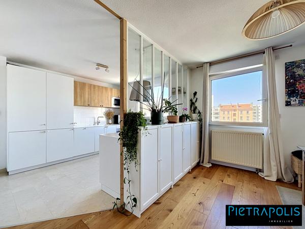 Duplex lumineux et rénové avec goût – Dernier étage avec vue dégagée