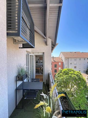 Duplex lumineux et rénové avec goût – Dernier étage avec vue dégagée