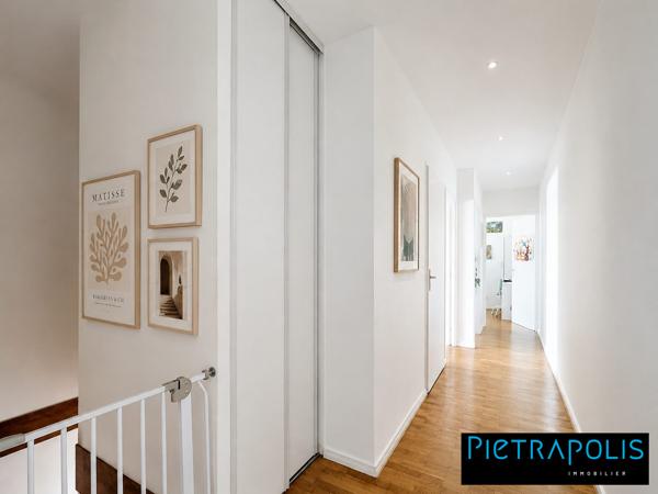 Duplex lumineux et rénové avec goût – Dernier étage avec vue dégagée