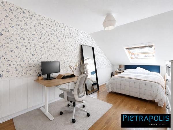 Duplex lumineux et rénové avec goût – Dernier étage avec vue dégagée