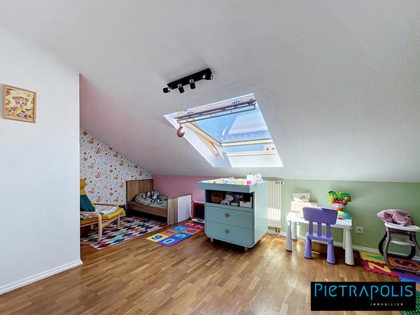 Duplex lumineux et rénové avec goût – Dernier étage avec vue dégagée