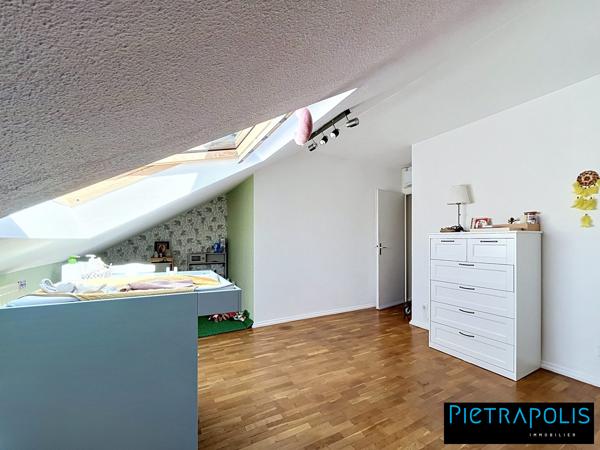 Duplex lumineux et rénové avec goût – Dernier étage avec vue dégagée