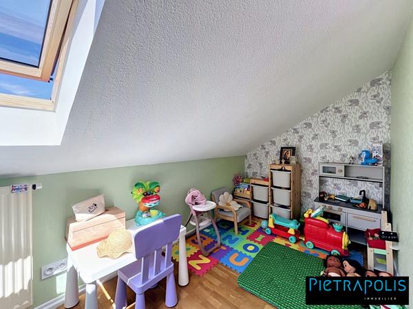 Duplex lumineux et rénové avec goût – Dernier étage avec vue dégagée