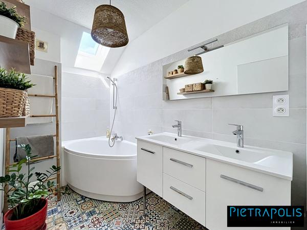 Duplex lumineux et rénové avec goût – Dernier étage avec vue dégagée