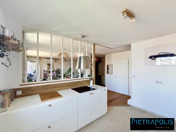 Duplex lumineux et rénové avec goût – Dernier étage avec vue dégagée