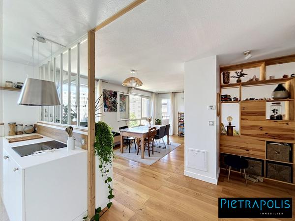 Duplex lumineux et rénové avec goût – Dernier étage avec vue dégagée