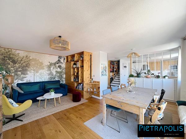 Duplex lumineux et rénové avec goût – Dernier étage avec vue dégagée