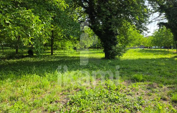Terrain à Batir de 685 m²