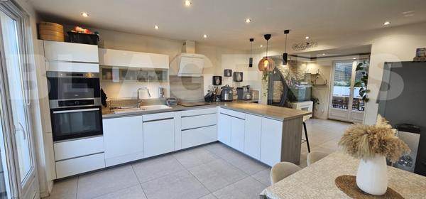 Pavillon 4 chambres avec sous-sol en plein centre ville de Nanteuil les meaux