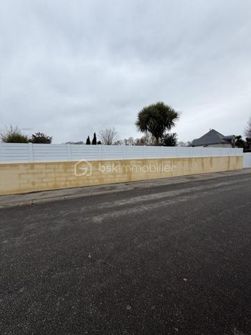 Terrain de 1 077 m²