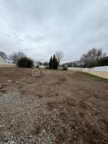 Terrain de 1 077 m²