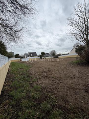 Terrain de 1 077 m²