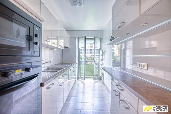 Versailles Glatigny - Appartement 4 pièces 98 m² 1er étage avec ascenseur, balcon, cave et box 698 000 € **  - Référence  27776