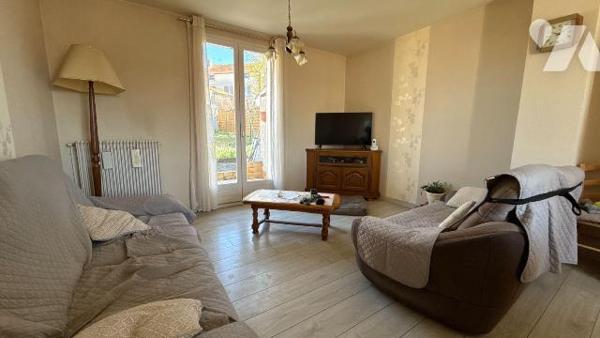 A VENDRE - SAINT-MEMMIE - Maison individuelle 4 chambres vivable de plain-pied

Située sur la...