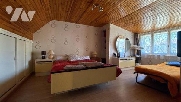 A VENDRE - SAINT-MEMMIE - Maison individuelle 4 chambres vivable de plain-pied

Située sur la...