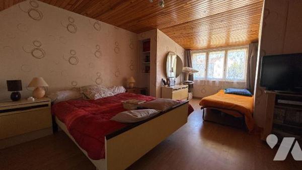 A VENDRE - SAINT-MEMMIE - Maison individuelle 4 chambres vivable de plain-pied

Située sur la...