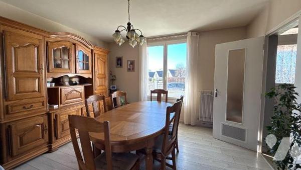 A VENDRE - SAINT-MEMMIE - Maison individuelle 4 chambres vivable de plain-pied

Située sur la...