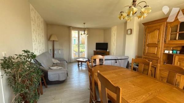 A VENDRE - SAINT-MEMMIE - Maison individuelle 4 chambres vivable de plain-pied

Située sur la...