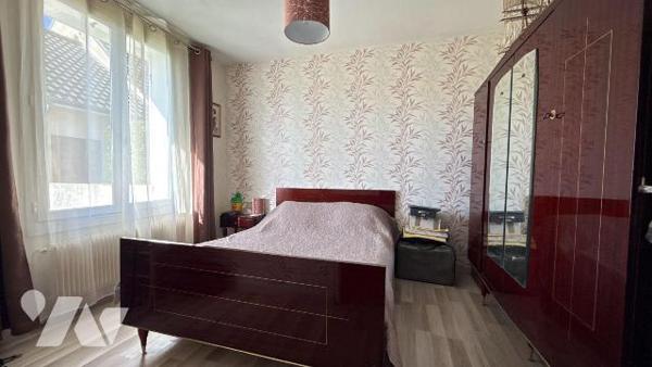 A VENDRE - SAINT-MEMMIE - Maison individuelle 4 chambres vivable de plain-pied

Située sur la...