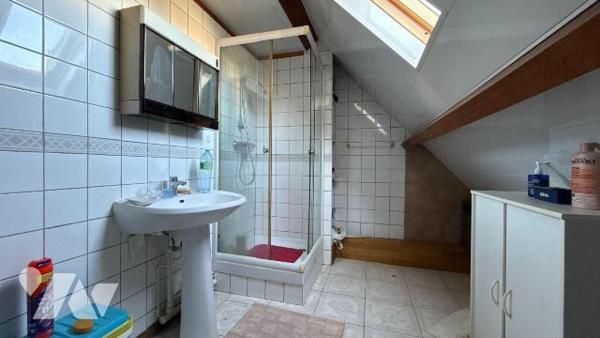 A VENDRE - SAINT-MEMMIE - Maison individuelle 4 chambres vivable de plain-pied

Située sur la...