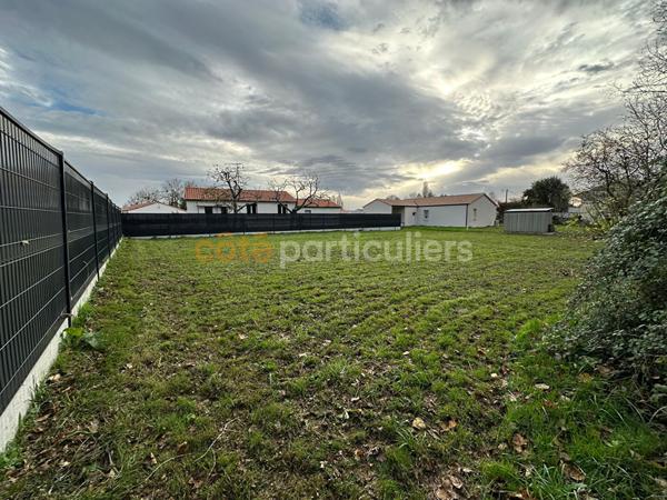 Vente Terrain745 m² - COMMEQUIERS (85220)