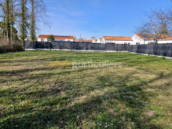 Vente Terrain745 m² - COMMEQUIERS (85220)