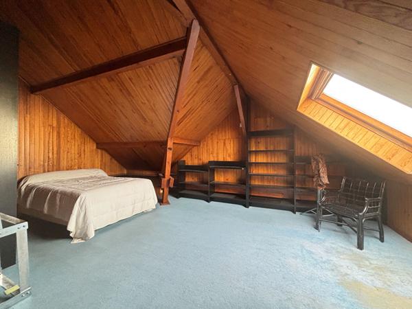 Vendre à Bourg-en-Bresse quartier Convert Maison d'une surface de 195m² , cuisine, 5 Chambres , piscine,  garages ,