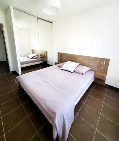 Lumineux T3/4 rénové + grande terrasse au calme + garage