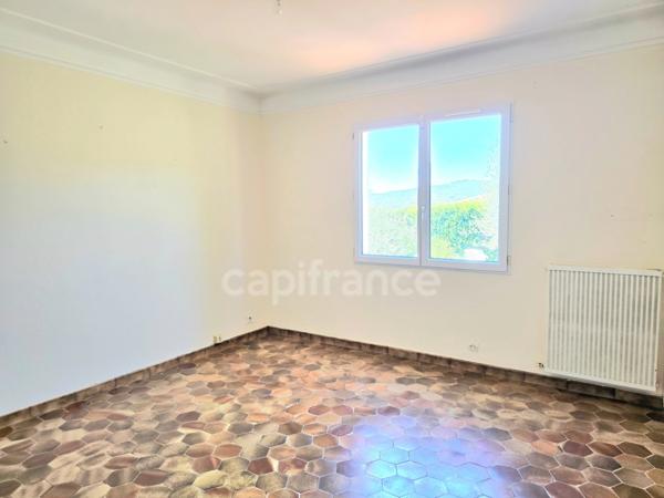 Maison à vendre 5 pièces CEYRESTE (13)Terrain 1000 m2 4 chambres, garage et sous-sol