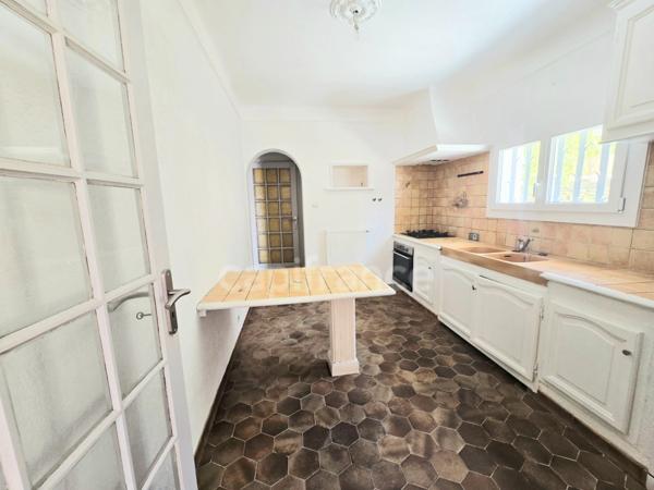 Maison à vendre 5 pièces CEYRESTE (13)Terrain 1000 m2 4 chambres, garage et sous-sol