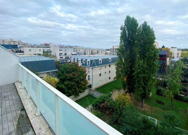 SURESNES - CENTRE VILLE/ PARC DU CHATEAU - APPARTEMENT 4 PIECES/ 3 CHAMBRES AVEC PARKING ET DOUBLE TERRASSE