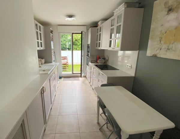 SURESNES - CENTRE VILLE/ PARC DU CHATEAU - APPARTEMENT 4 PIECES/ 3 CHAMBRES AVEC PARKING ET DOUBLE TERRASSE