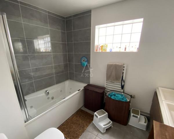 SURESNES - CENTRE VILLE/ PARC DU CHATEAU - APPARTEMENT 4 PIECES/ 3 CHAMBRES AVEC PARKING ET DOUBLE TERRASSE