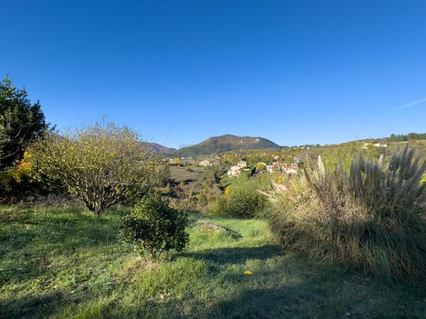 Maison individuelle de plain-pied de 110m2 sur 2735m2 de terrain