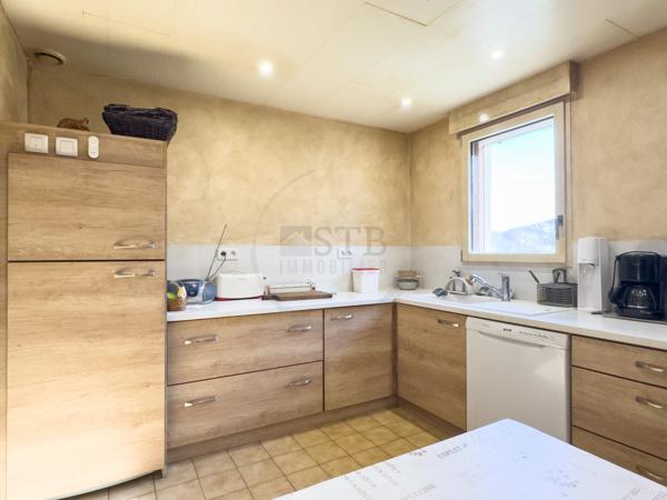 Maison individuelle de plain-pied de 110m2 sur 2735m2 de terrain
