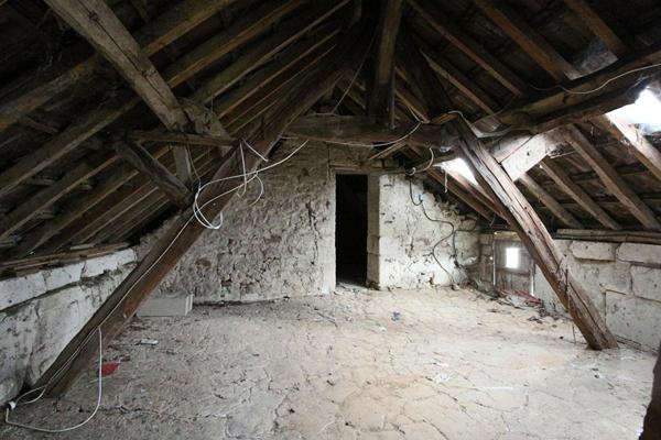 Maison en pierre avec fort potentiel d'aménagement à quelques minutes de Villers-Cotterêts