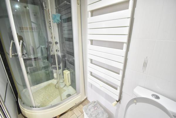 Grande Maison à vendre 6 pièces, 4 chambres, 2 s d'eau, 2 WC, garage et jardin ANGOULEME (16)