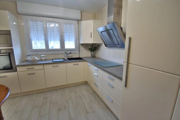 Grande Maison à vendre 6 pièces, 4 chambres, 2 s d'eau, 2 WC, garage et jardin ANGOULEME (16)