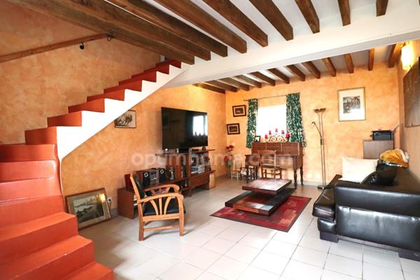 Maison 9 pièces avec jardin, garage et dépendance