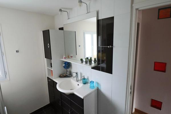 Maison 9 pièces avec jardin, garage et dépendance