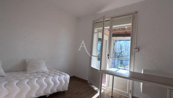 VILLA COMPOSEE D UN T4 ET T2 AVEC TERRASSES JARDIN GARAGE ET CAVE A MANOSQUE