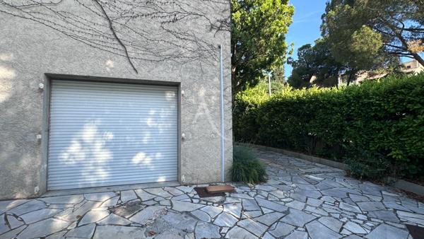 VILLA COMPOSEE D UN T4 ET T2 AVEC TERRASSES JARDIN GARAGE ET CAVE A MANOSQUE
