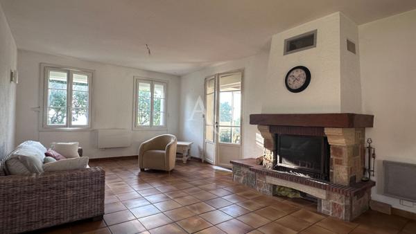 VILLA COMPOSEE D UN T4 ET T2 AVEC TERRASSES JARDIN GARAGE ET CAVE A MANOSQUE