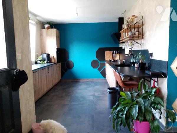 versant sud , jolie vue , pavillon traditionnel de 138,91 m² sur terrain de 668 m²