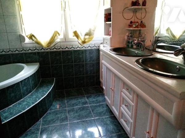 versant sud , jolie vue , pavillon traditionnel de 138,91 m² sur terrain de 668 m²