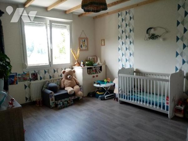 versant sud , jolie vue , pavillon traditionnel de 138,91 m² sur terrain de 668 m²