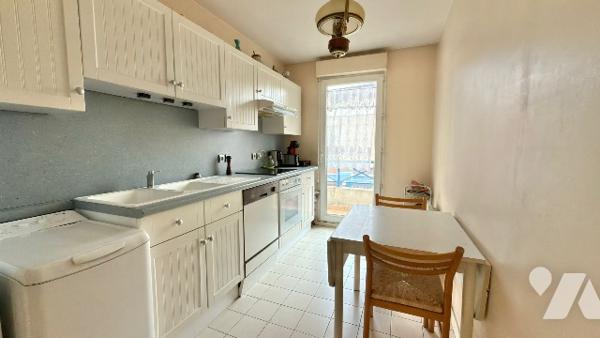 Appartement traversant de type 3 avec terrasse et balcon - Box fermé en sous-sol