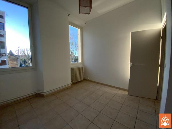 Appartement T3 , terrasse & stationnement - Salon De Provence Salon de provence