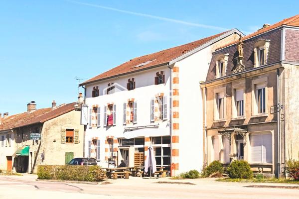 Fonds de commerce d'un restaurant réputé, bar, idéalement situé en face de monuments historiques classés